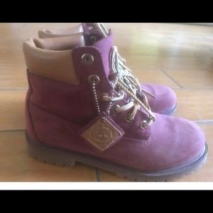 Burgundy Timberlands !!